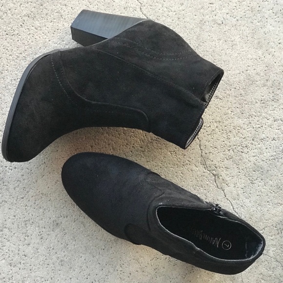 1 LEFT! Nature faux suede black 3.25” BOOTIE - Picture 3 of 4